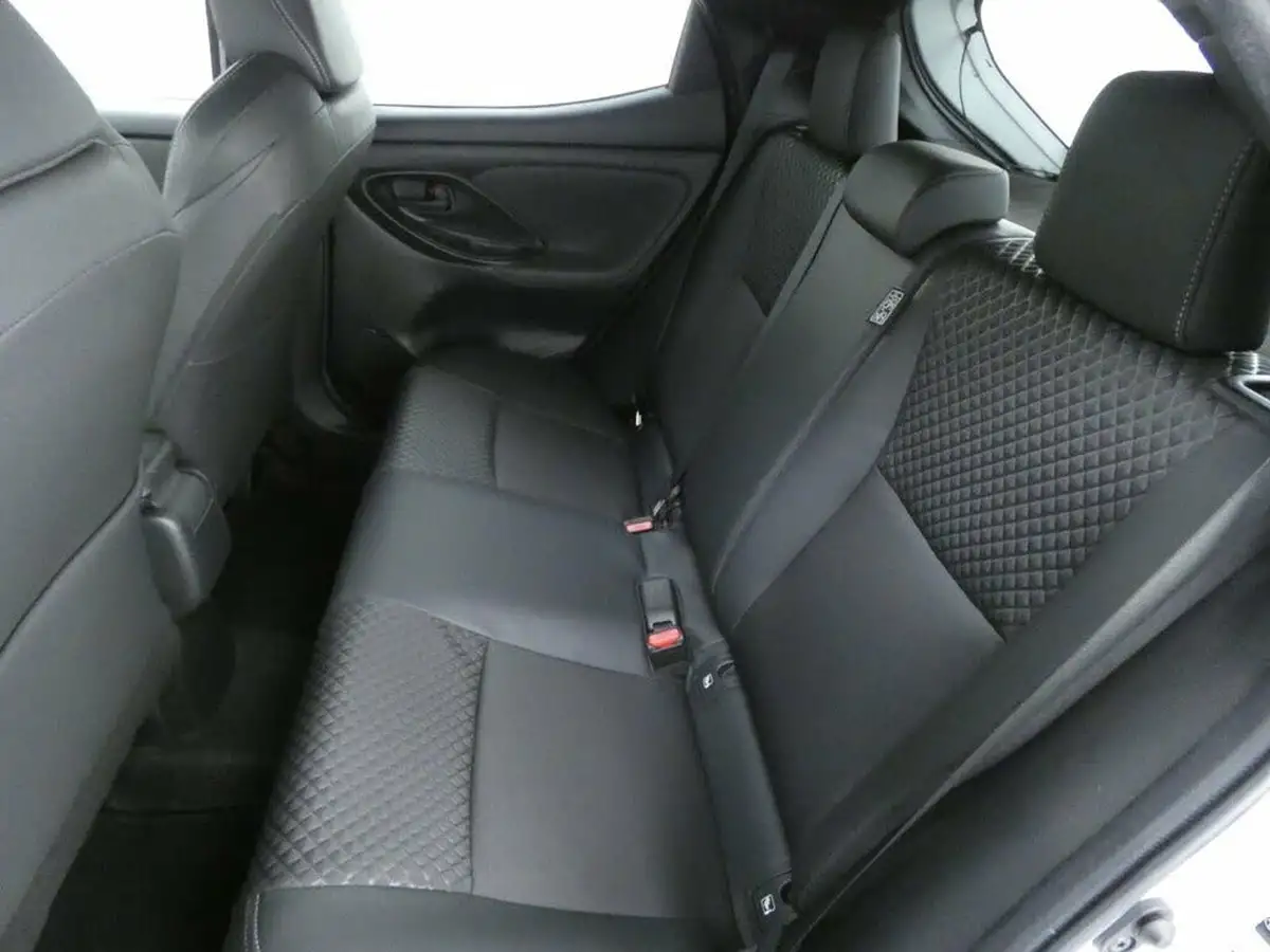 2021-toyota-yaris-15-vvt-i-dynamic-big-17