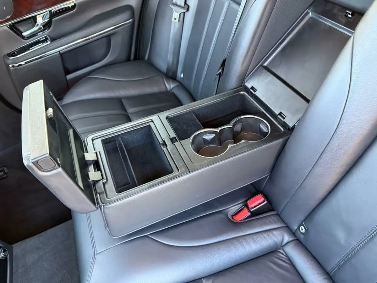 2011-jaguar-xj-series-30td-xj-luxury-swb-big-38