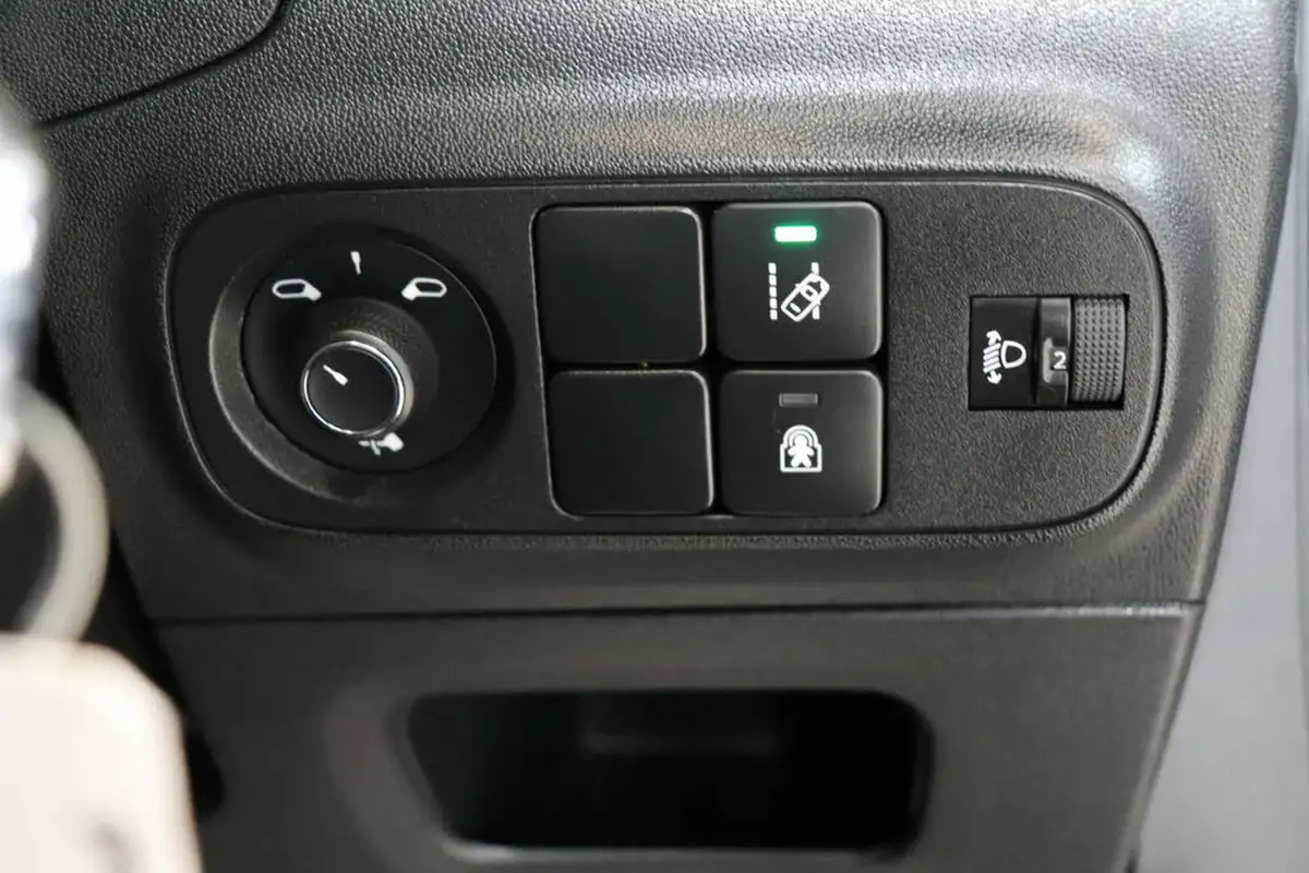 2018-citroen-c3-12-puretech-flair-110ps-ss-eat6-big-48