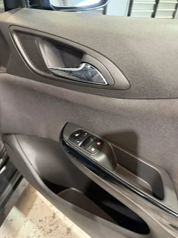 2015-vauxhall-corsa-12-limited-edition-3d-big-27