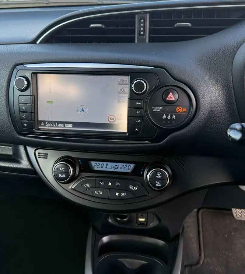 2015-toyota-yaris-15-vvt-i-excel-hybrid-15in-big-3