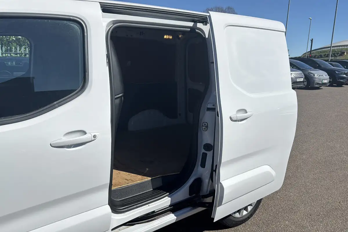 2023-vauxhall-combo-15cdti-pro-2300-100pseu6d-pro-l1h1-big-21