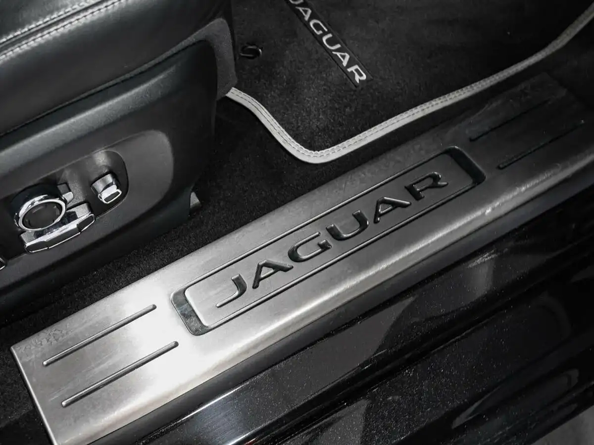 2018-jaguar-xj-series-30td-xj-portfolio-lwb-big-20