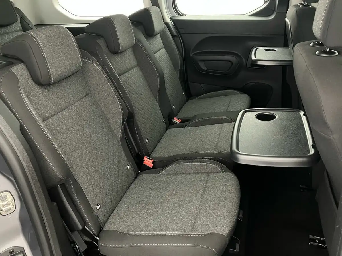 2024-vauxhall-combo-life-e-design-xl-big-30