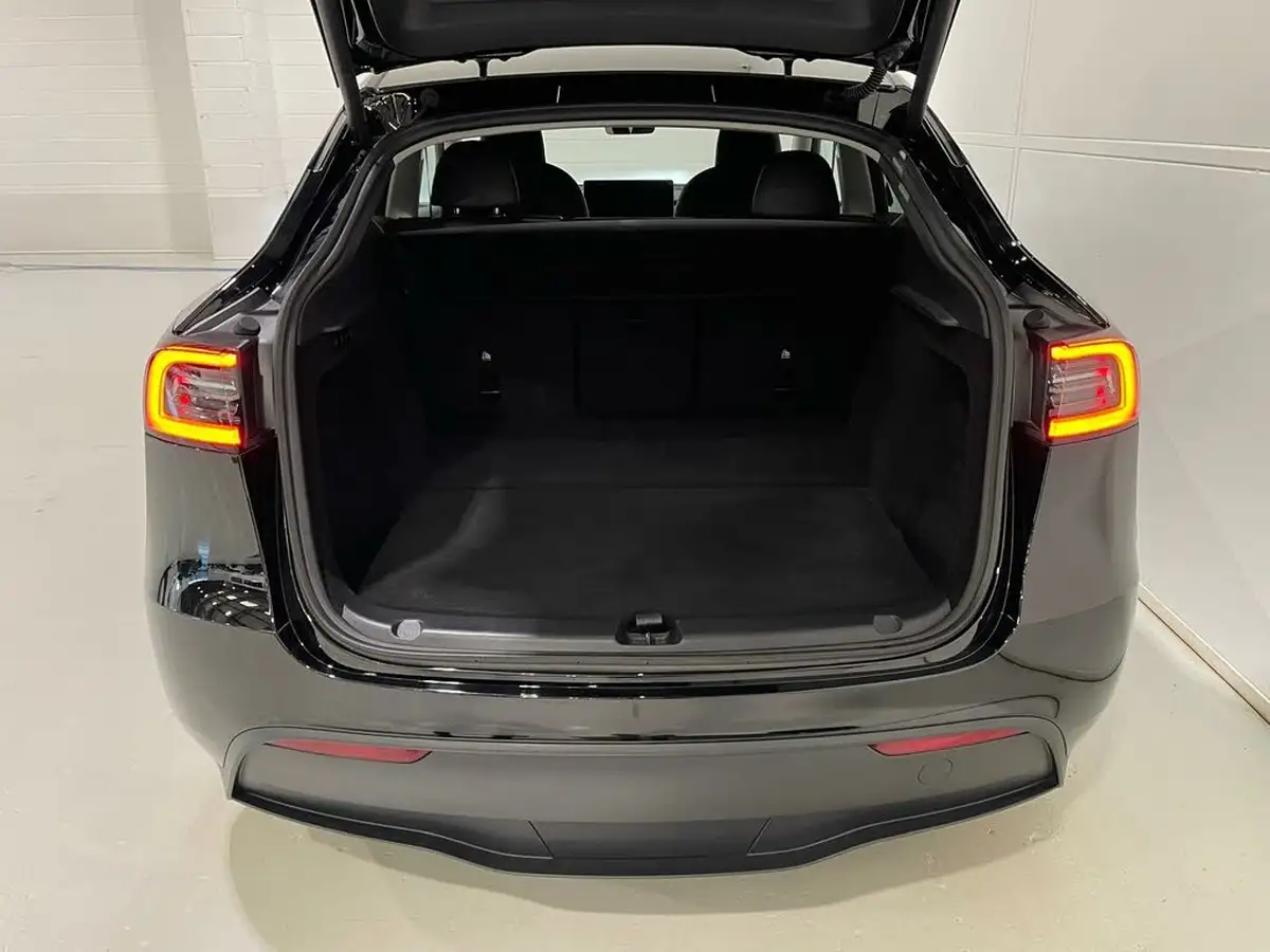 2024-tesla-model-y-e-performance-big-52