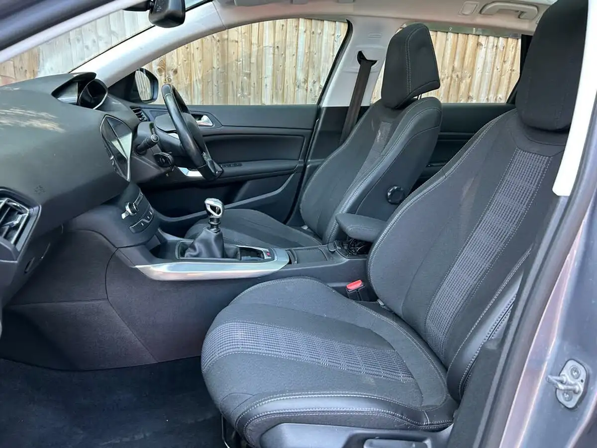 2017-peugeot-308-sw-12-puretech-allure-130bhp-big-22