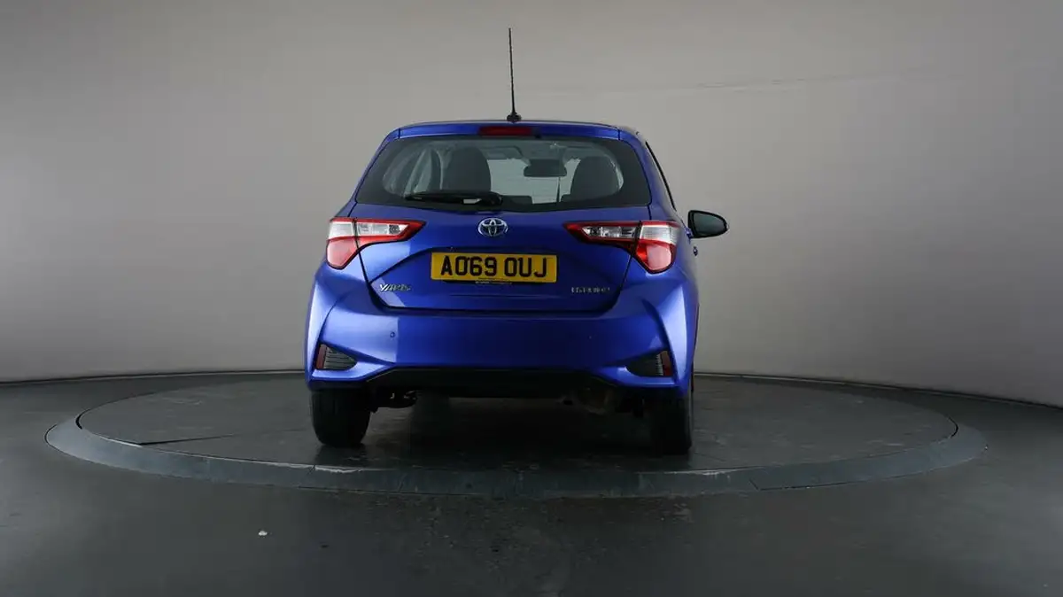 2020-toyota-yaris-15-vvt-i-icon-tech-98bhp-hybrid-1497cc-e-cvt-big-64