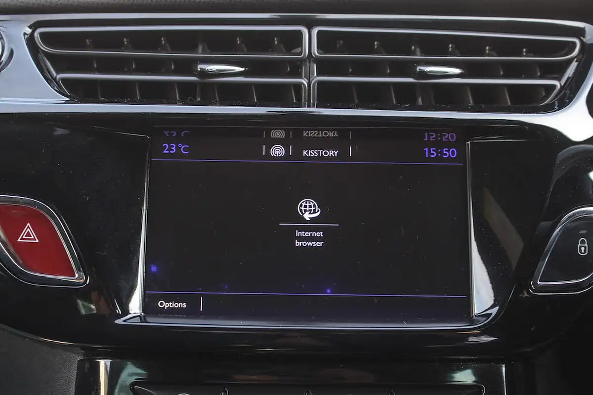 2015-ds-ds-3-16bluehdi-dstyle-nav-big-29