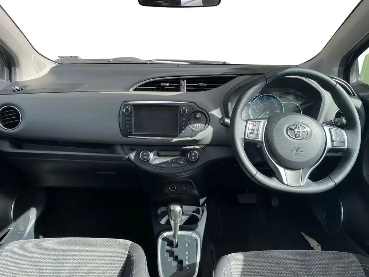 2015-toyota-yaris-15-vvt-i-icon-hybrid-big-12
