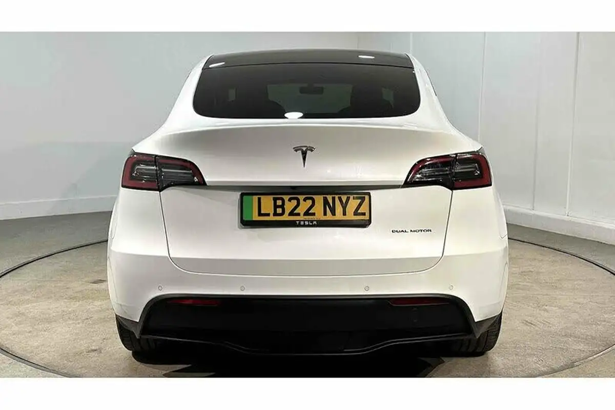 2022-tesla-model-y-e-long-range-big-8
