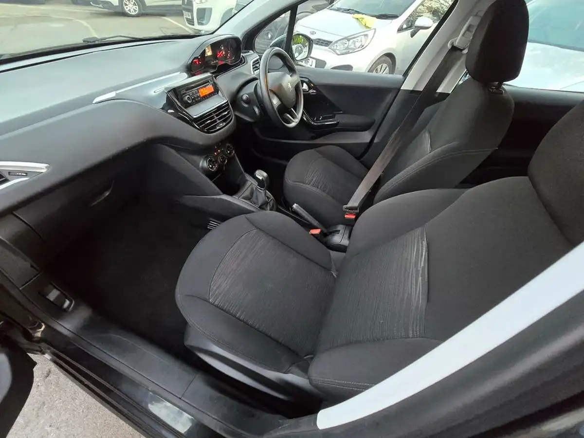 2012-peugeot-208-12-access-5d-big-8