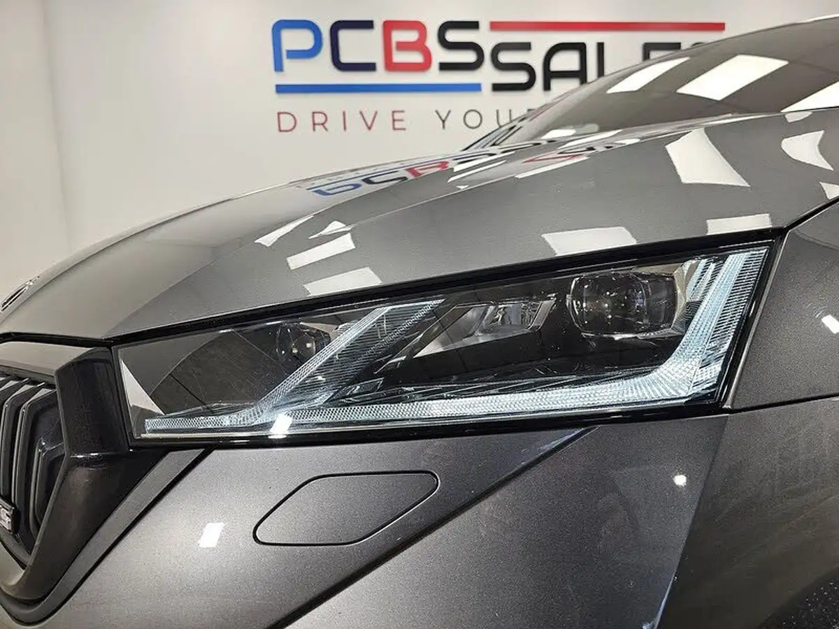 2022-skoda-octavia-20-tsi-vrs-hatchback-dsg-big-41