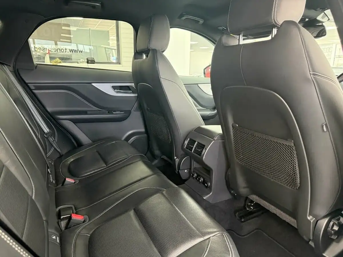 2017-jaguar-f-pace-20-i4d-r-sport-180ps-awd-ss-auto-big-3