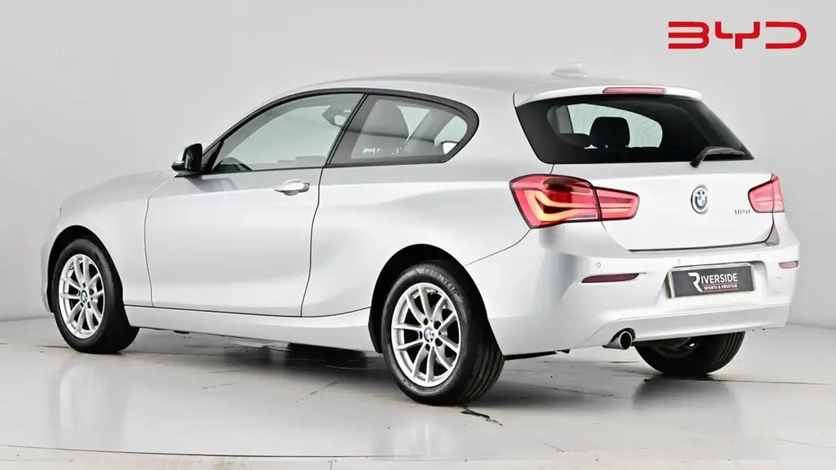 2017-bmw-1-series-20td-118d-se-3d-big-1