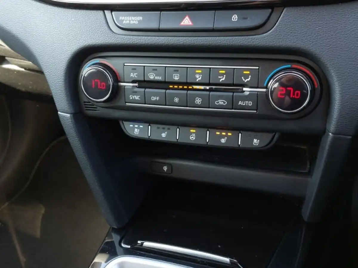 2022-kia-xceed-15-t-gdi-4-big-8
