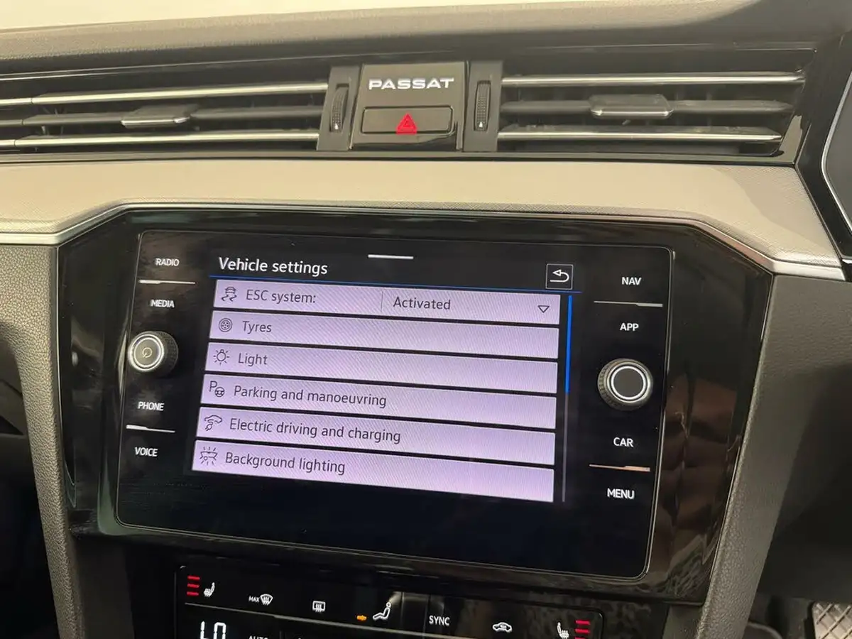 2022-volkswagen-passat-14-tsi-gte-estate-5d-big-38