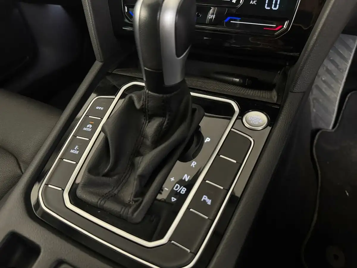 2022-volkswagen-passat-14-tsi-gte-estate-5d-big-10