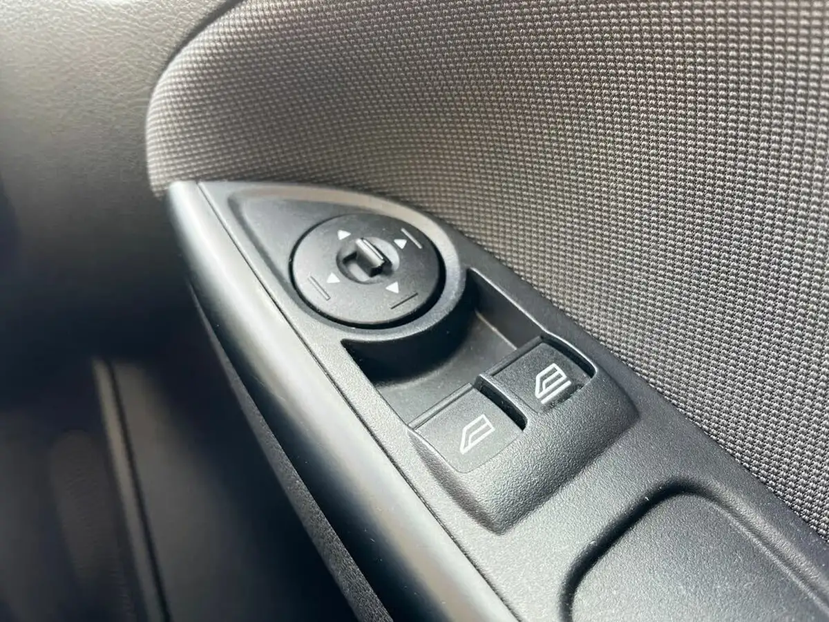 2014-ford-focus-16-zetec-125ps-hatchback-powershift-big-24