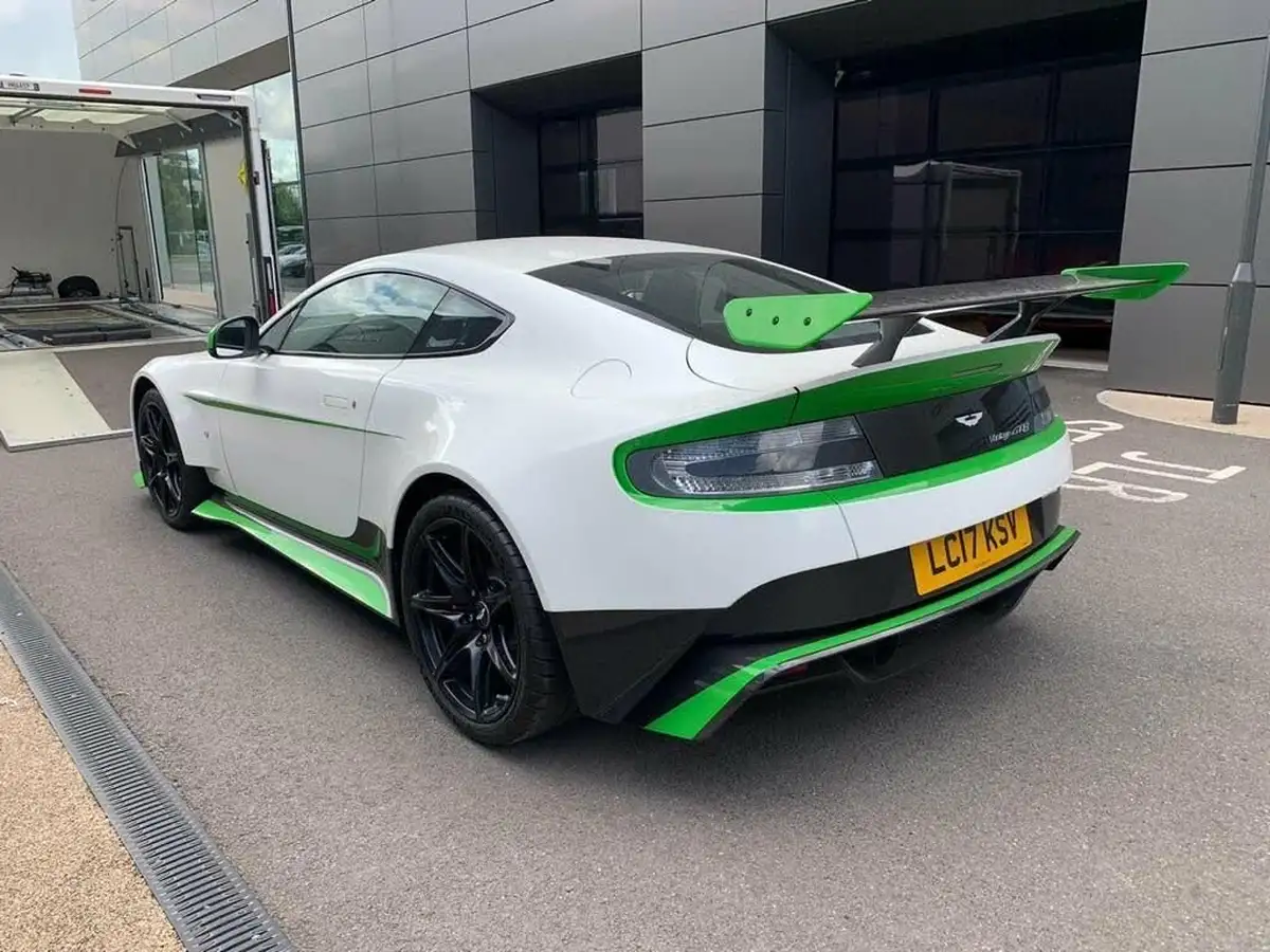 2017-aston-martin-vantage-47-gt8-big-11