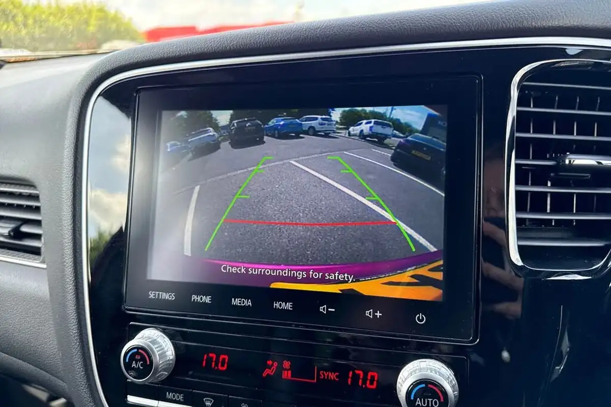 2019-mitsubishi-outlander-24-dynamic-safety-phev-big-51