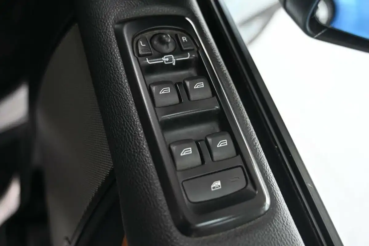 2013-land-rover-discovery-4-30td-hse-30sd-v6-auto-big-31