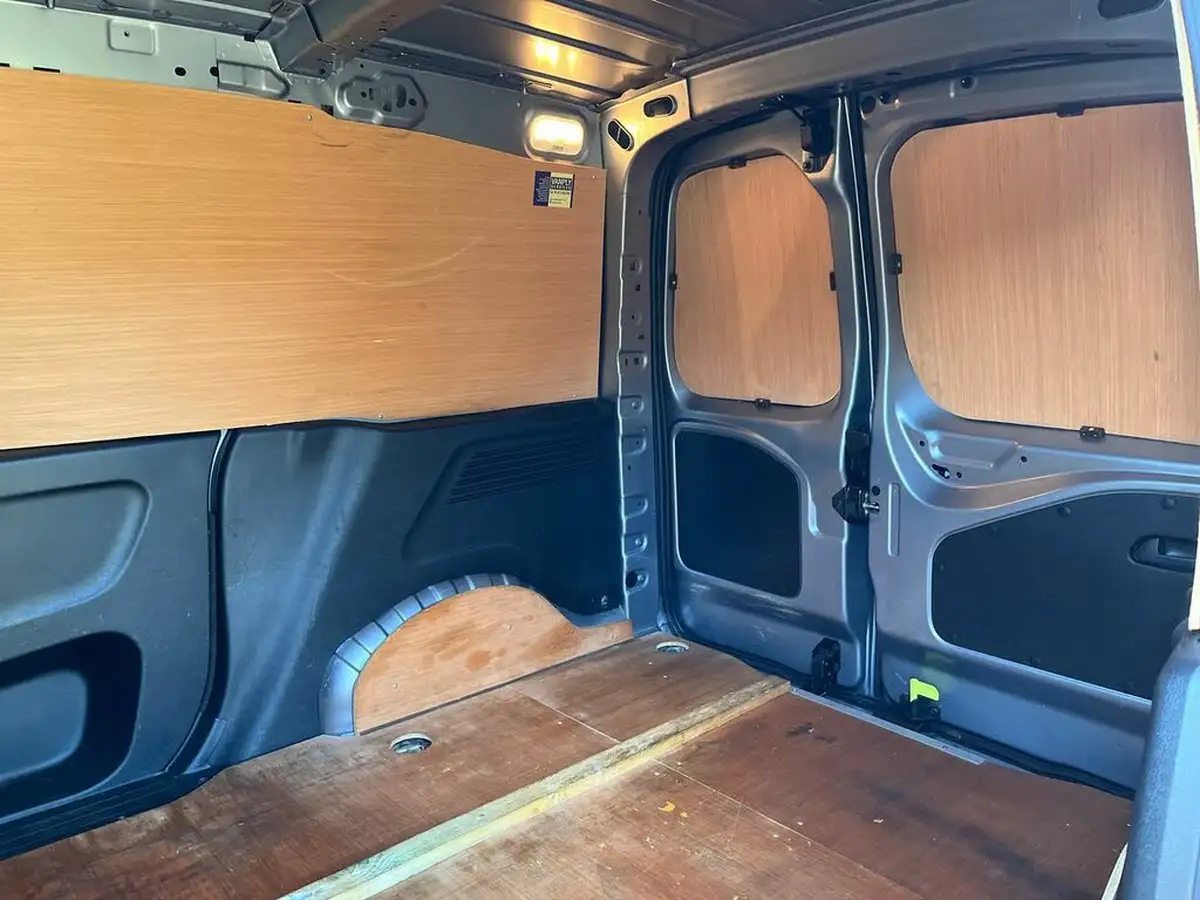 2021-peugeot-partner-15-bluehdi-1000-professional-100ps-eu6dt-panel-big-8
