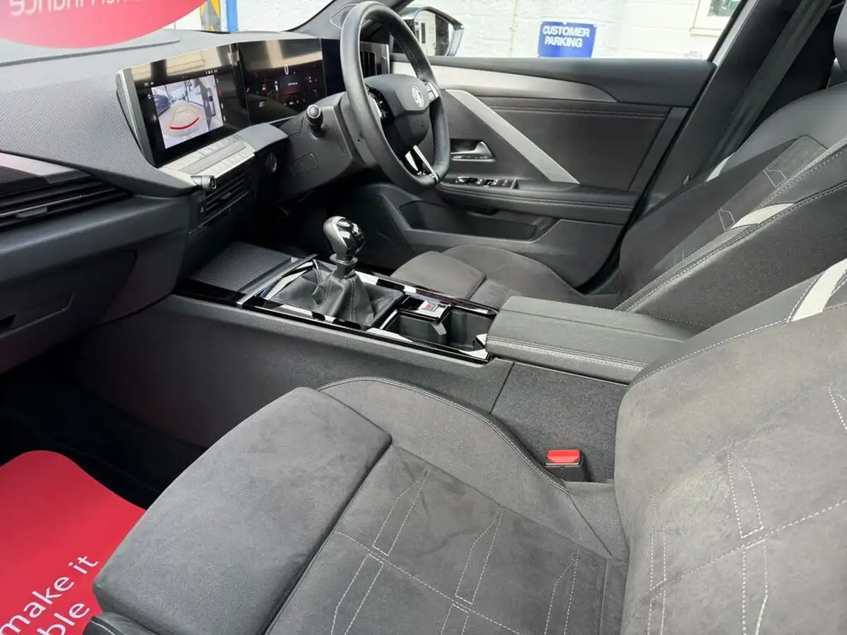 2024-vauxhall-astra-12-turbo-ultimate-130ps-hatchback-big-7
