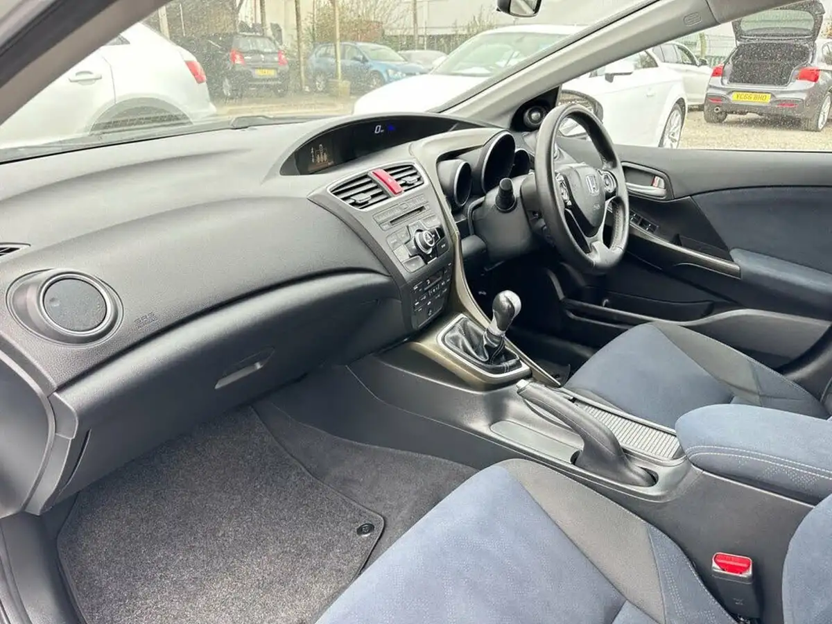 2014-honda-civic-16td-se-plus-tourer-big-20