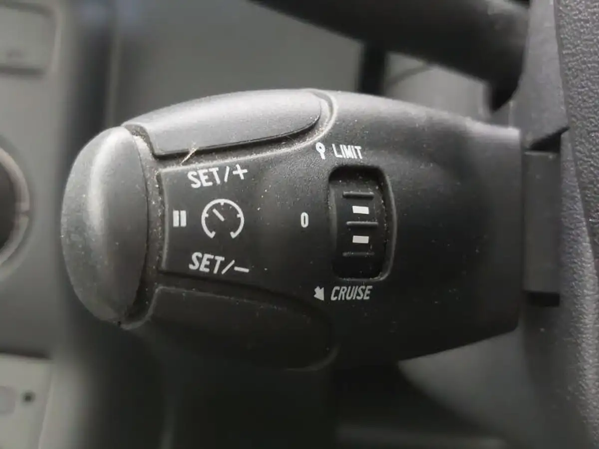 2015-citroen-c3-picasso-16bluehdi-selection-big-9