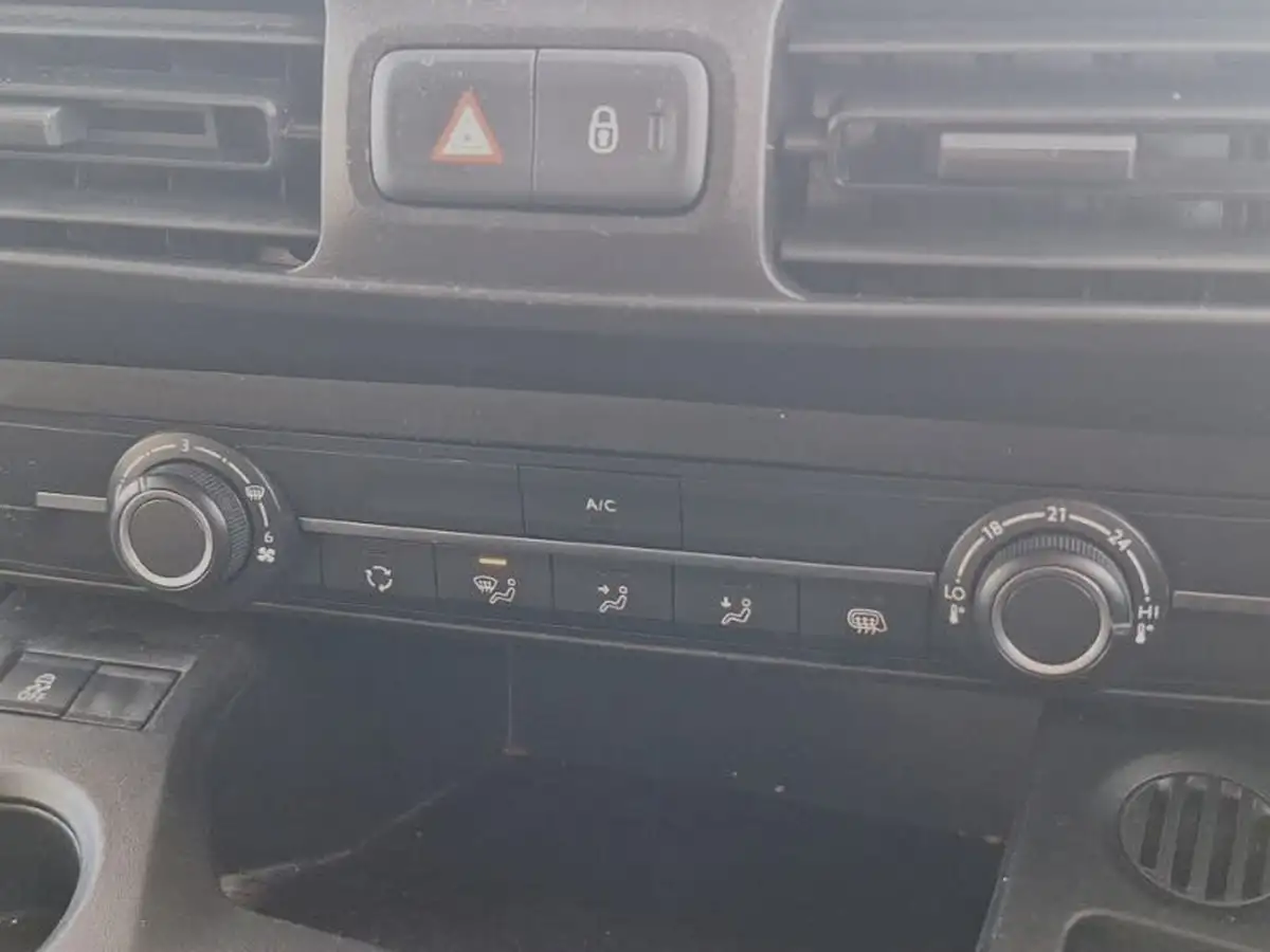 2021-toyota-proace-city-15d-active-100hpeu6dt-e-big-12