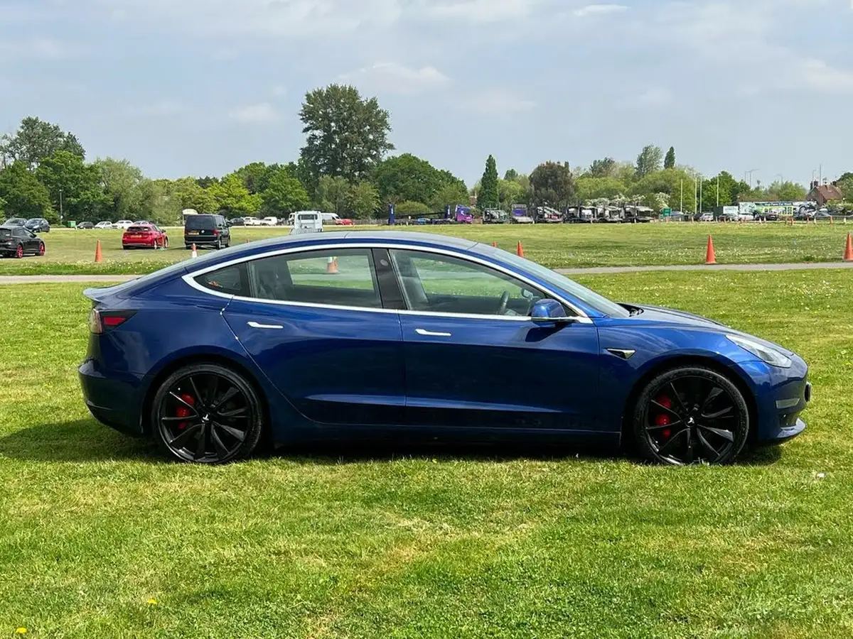 2019-tesla-model-3-e-4x4-performance-pack-big-7
