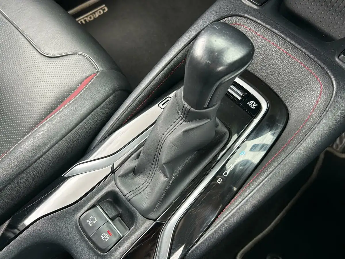 2019-toyota-corolla-18-vvt-i-excel-trk-hatchback-big-18