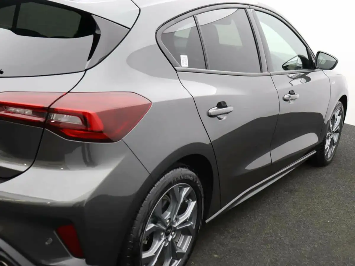 2023-ford-focus-10t-st-line-125ps-hatchback-big-41