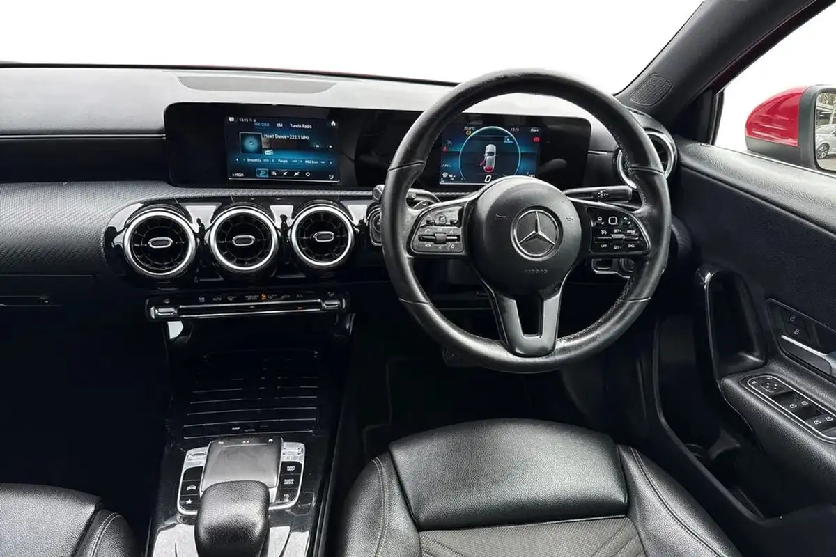 2019-mercedes-benz-a-class-13-a180-se-7g-dct-big-12