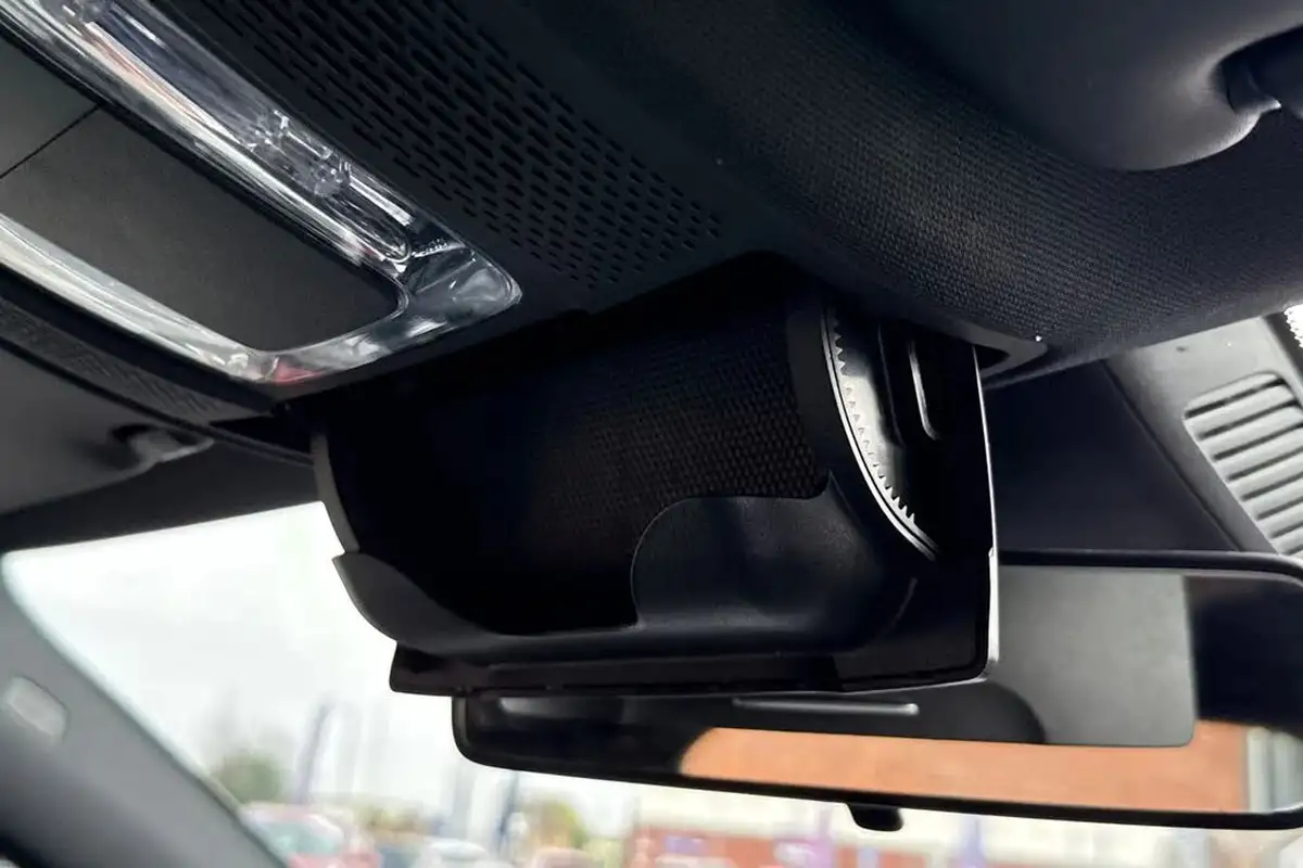 2019-mercedes-benz-a-class-13-a180-se-7g-dct-big-36