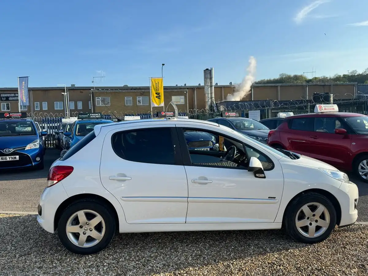 2012-peugeot-207-14-sportium-75-5d-1360cc-big-9