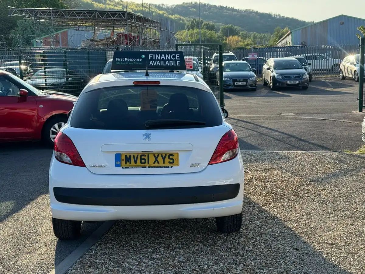 2012-peugeot-207-14-sportium-75-5d-1360cc-big-5