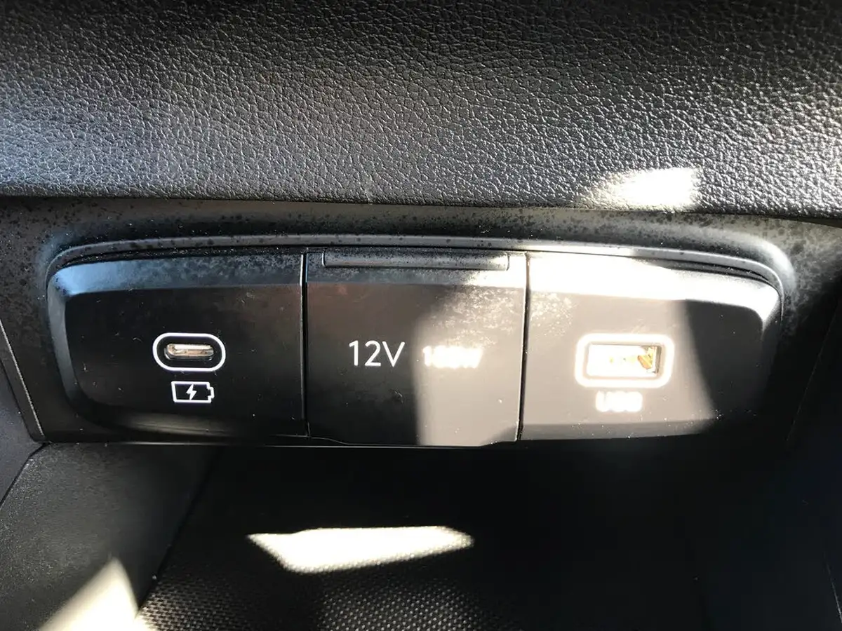 2025-hyundai-i20-10-t-gdi-premium-big-17