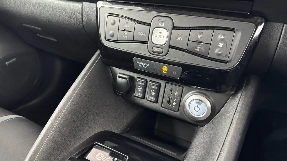 2021-nissan-leaf-e-e-tekna-big-17