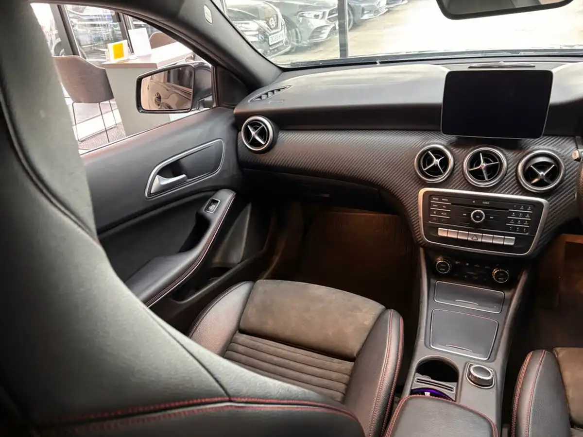 2017-mercedes-benz-a-class-21d-a200d-amg-line-premiumss-7g-dct-big-12