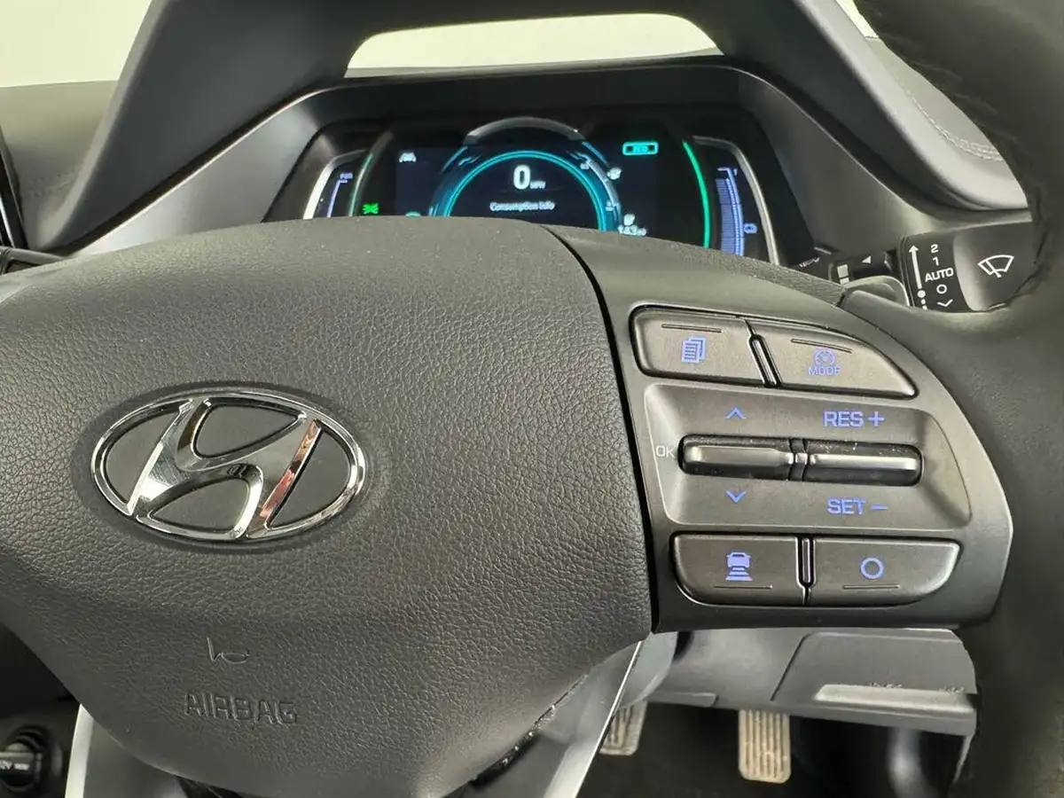 2022-hyundai-ioniq-e-premium-electric-big-26