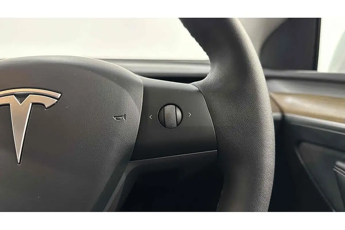 2022-tesla-model-y-e-long-range-big-37
