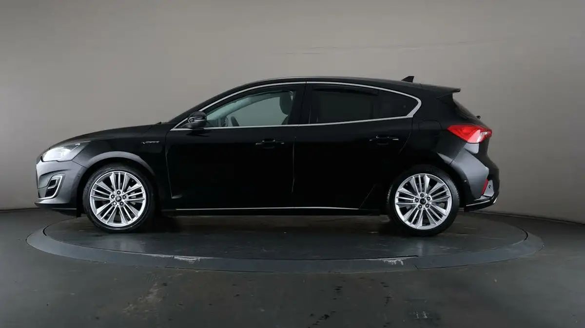2020-ford-focus-15-vignale-hatchback-big-13