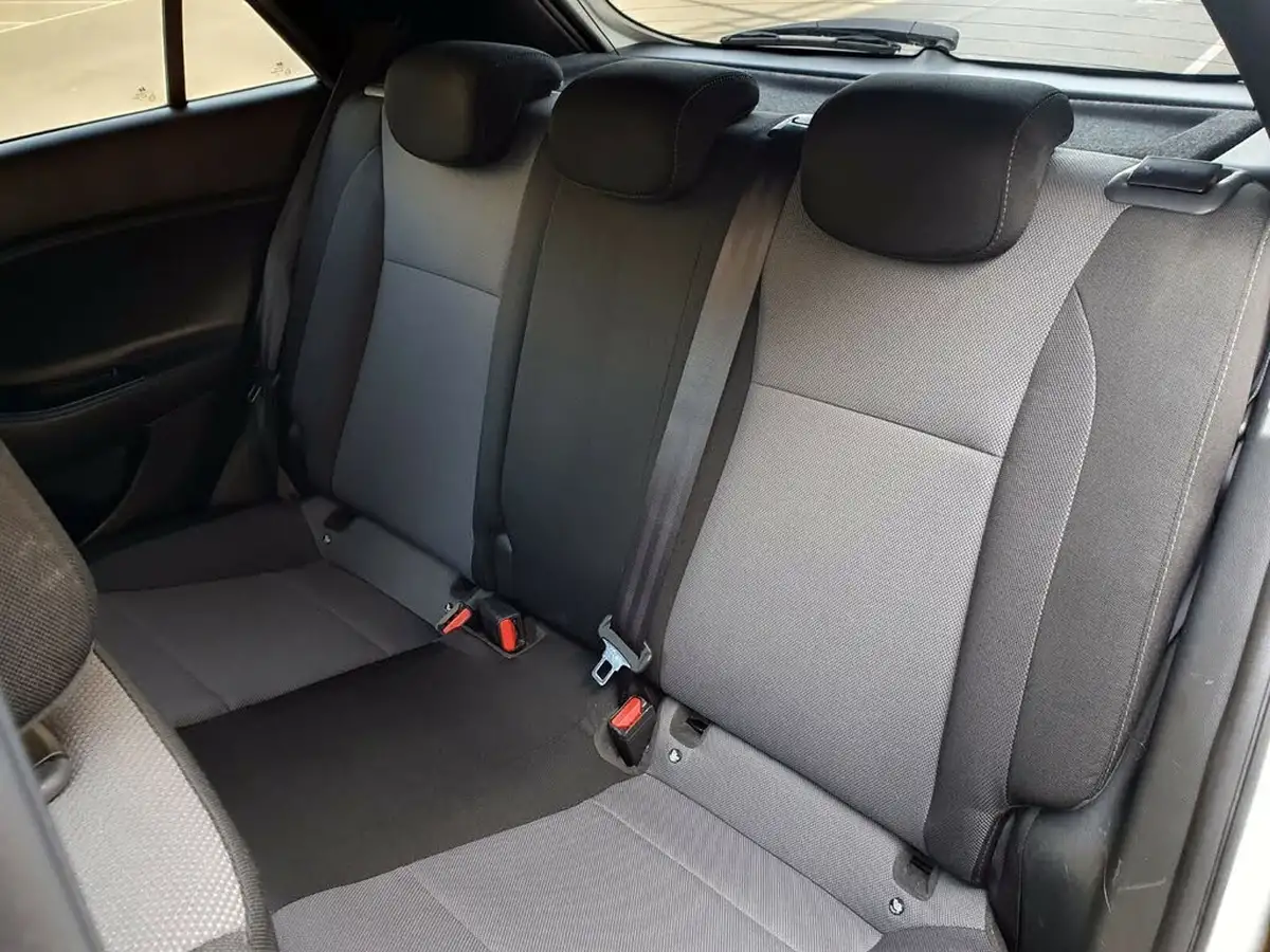 2016-hyundai-i20-10-active-big-8
