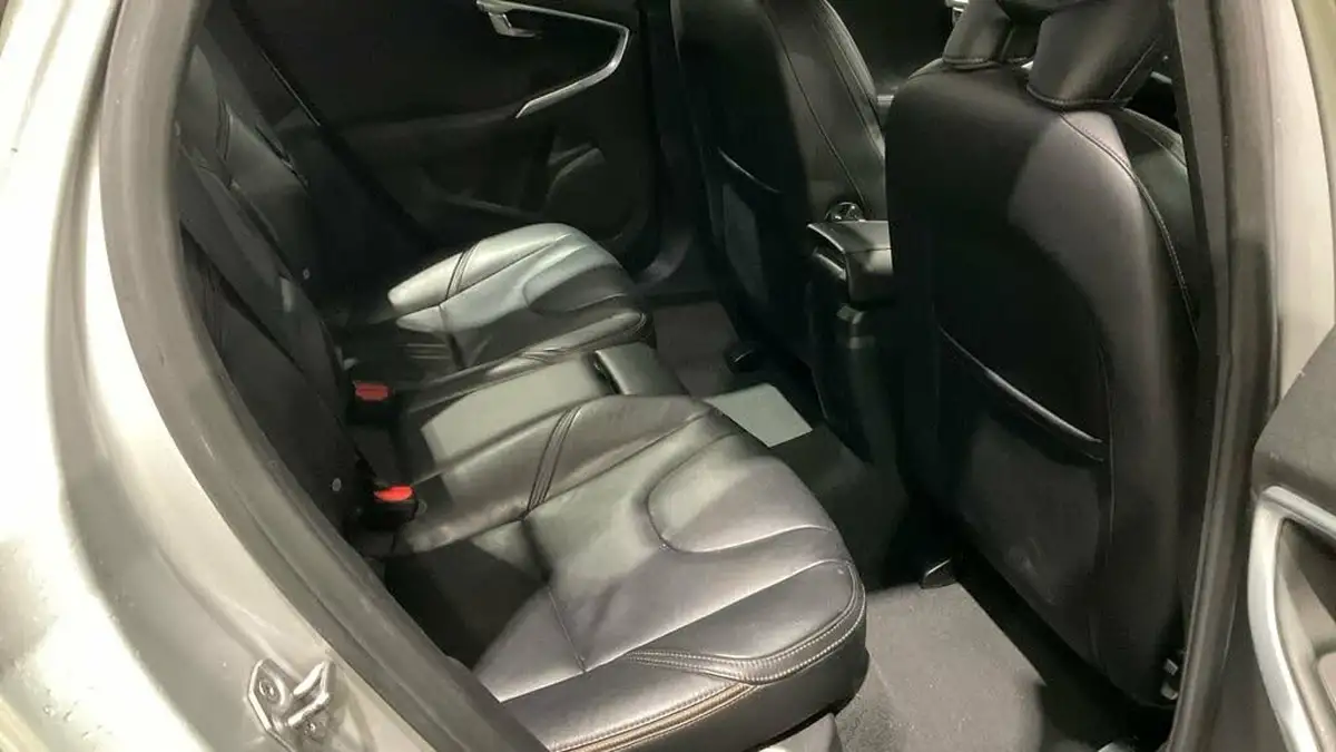 2014-volvo-v40-16td-d2-cross-country-lux-powershift-big-7