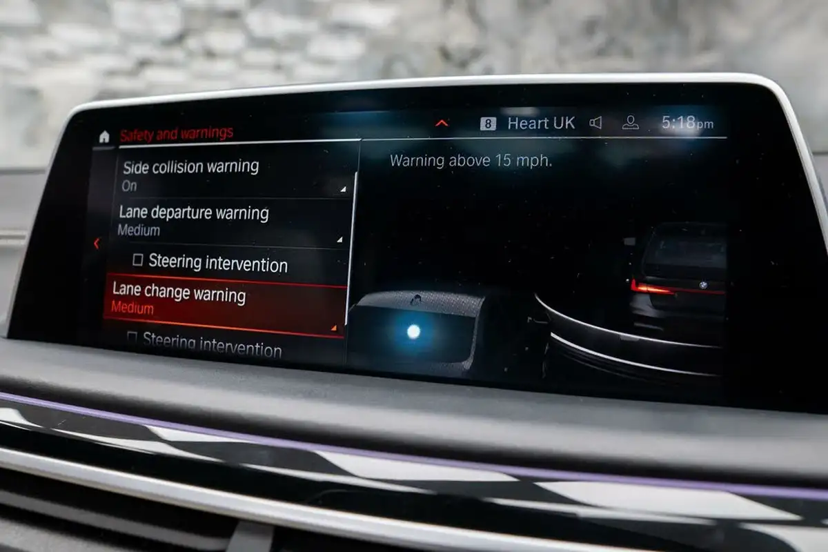 2020-bmw-7-series-66-m760li-big-29
