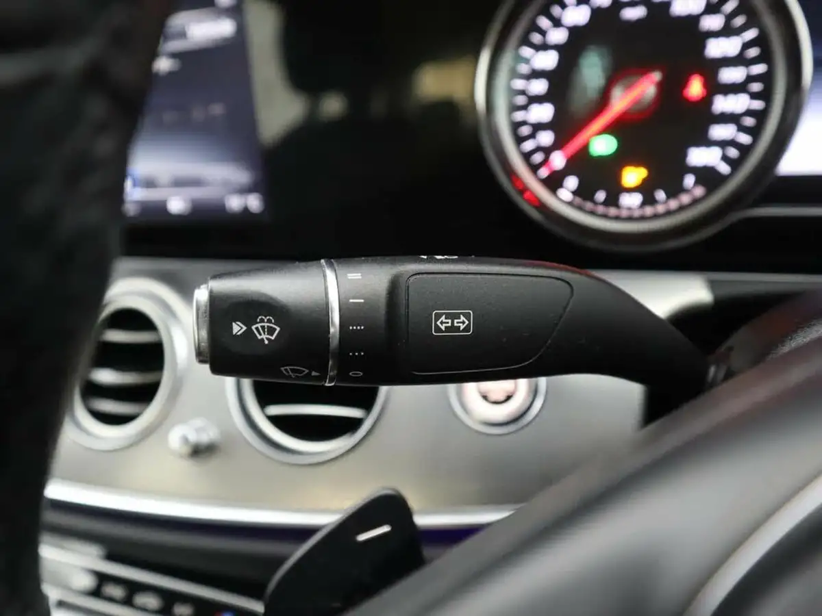 2018-mercedes-benz-e-class-20d-e220d-se-ss-saloon-4d-big-20