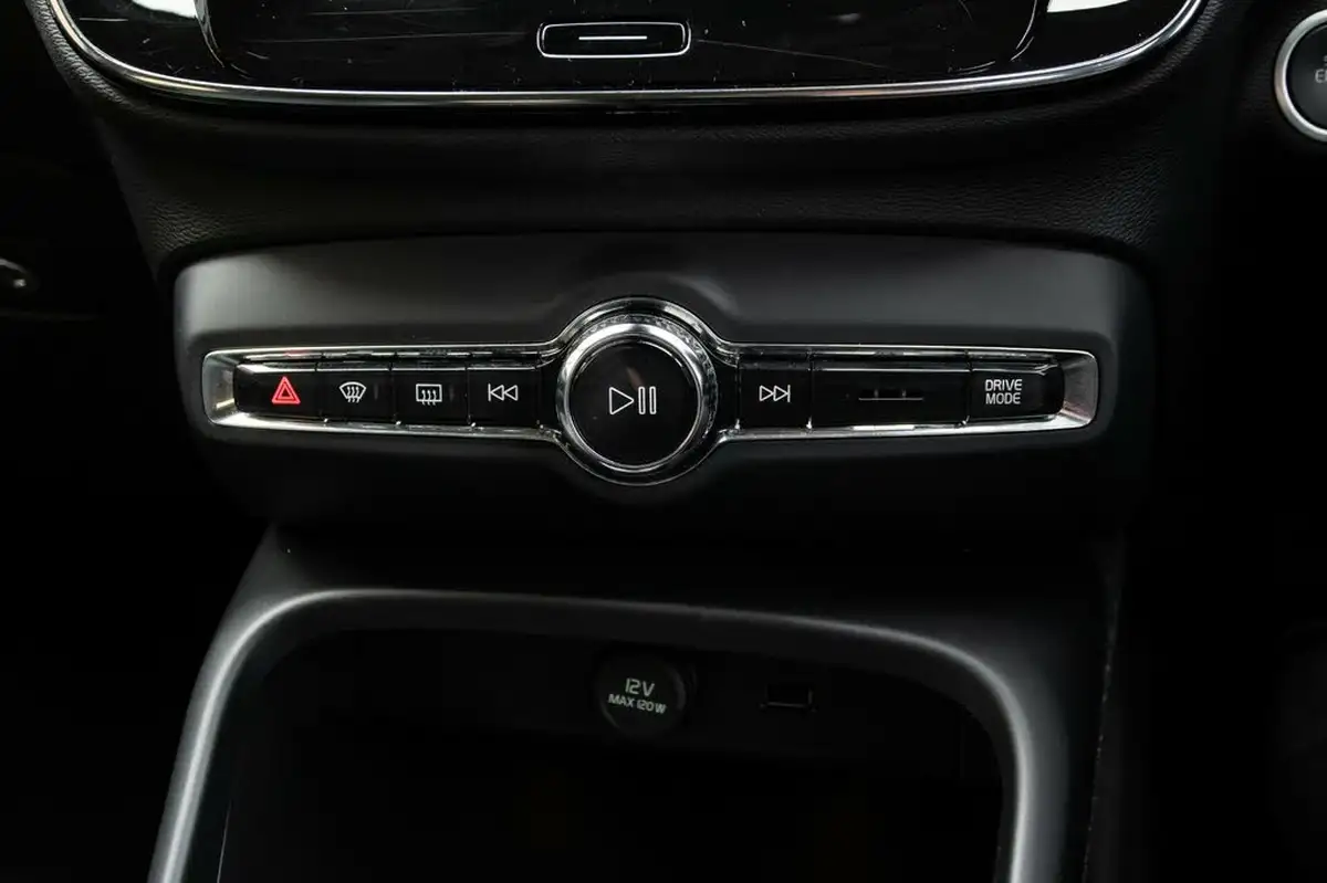 2020-volvo-xc40-15-t3-inscription-geartronic-big-30