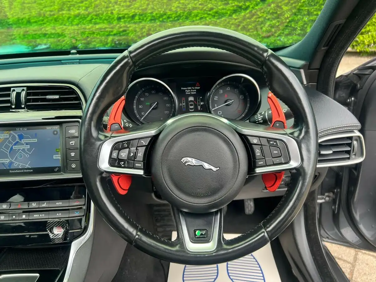 2016-jaguar-xe-20i-r-sport-240ps-big-11