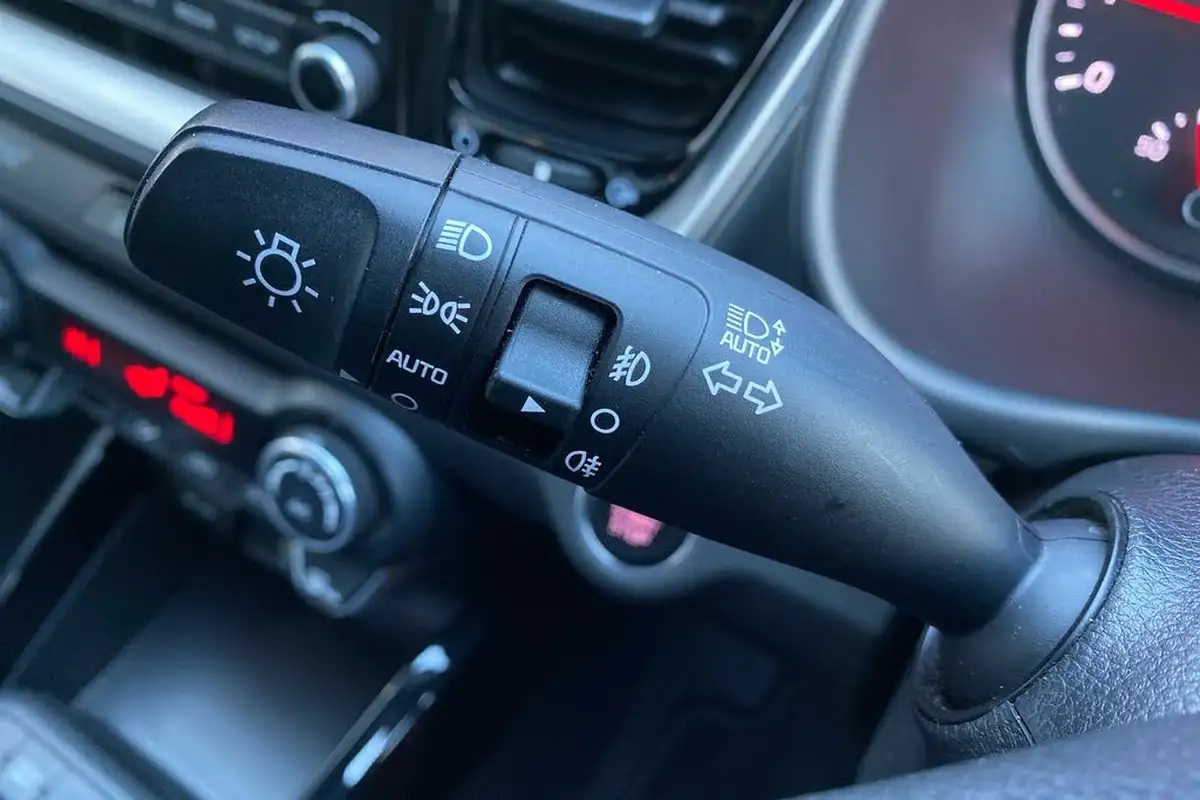 2021-kia-stonic-10-t-gdi-connect-big-24